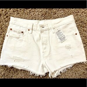 New Levi’s 501 white jean shorts size 28